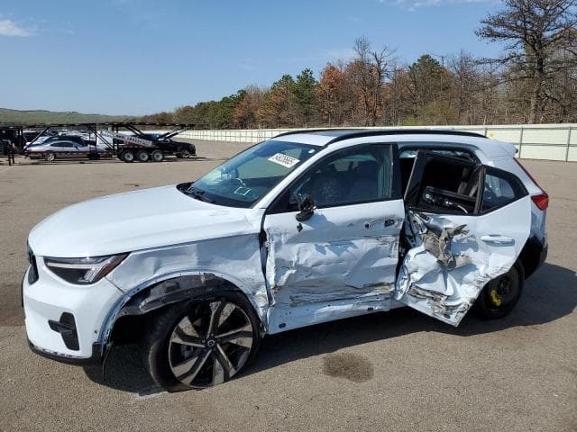 yv4l12ul7r2256399 - 2024 Volvo xc40 plus plus