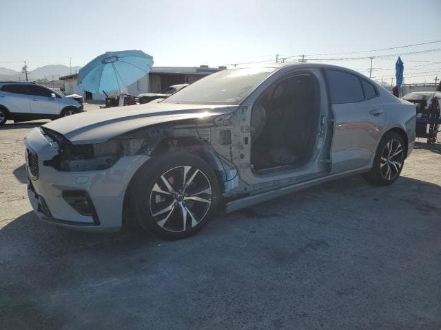 7jrl12fk0rg325042 - 2024 Volvo s60 core core